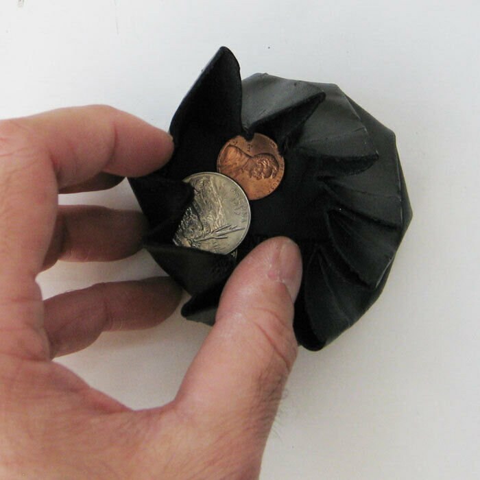 Black Leather Men's Squeeze Open Coin Change Holder Front Pocket Novelty Gift Idea